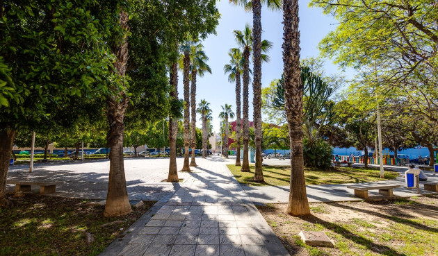 Odsprzedaż - Mieszkanie w bloku - Torrevieja - Estacion De Autobuses