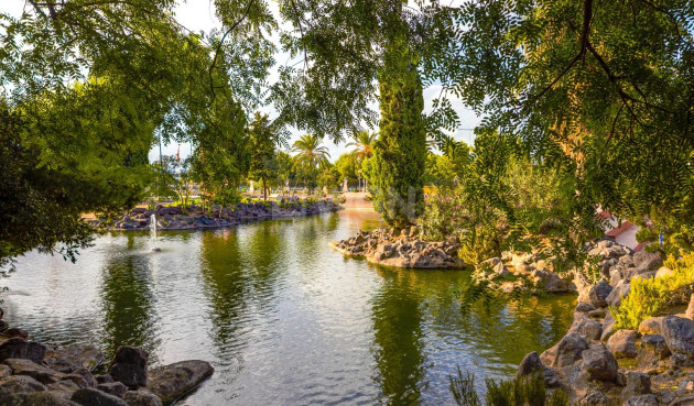 Odsprzedaż - Mieszkanie w bloku - Torrevieja - Estacion De Autobuses