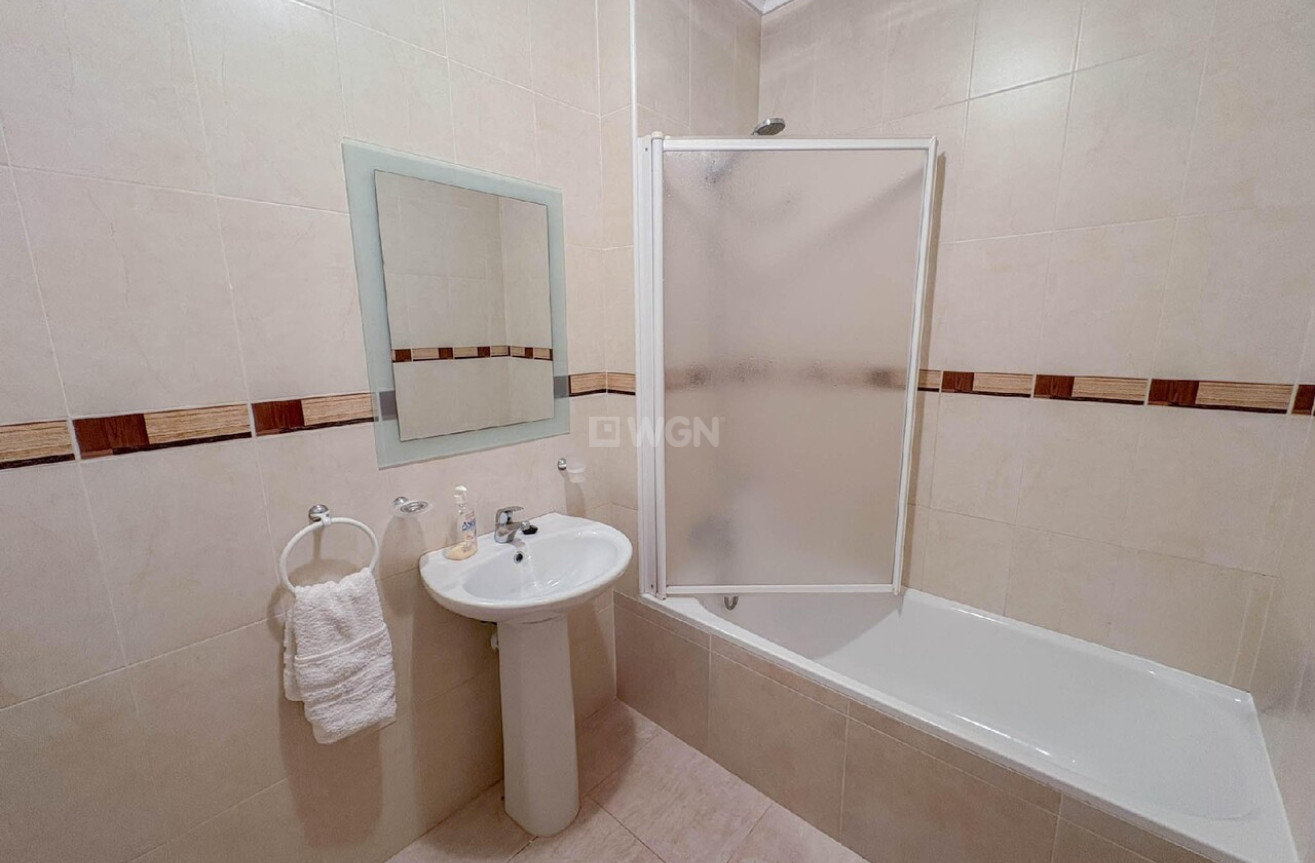 Odsprzedaż - Mieszkanie w bloku - Torrevieja - Costa Blanca