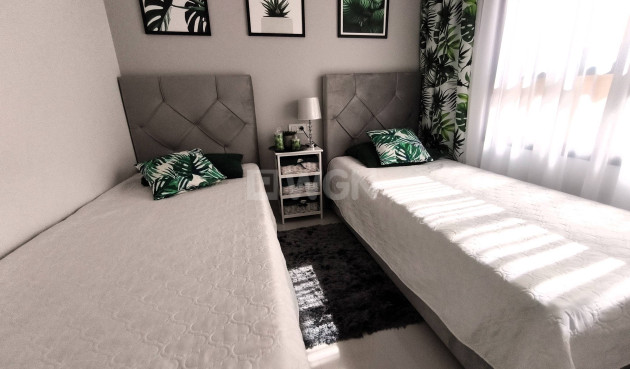 Odsprzedaż - Mieszkanie w bloku - Pilar de la Horadada - La Torre de la Horadada