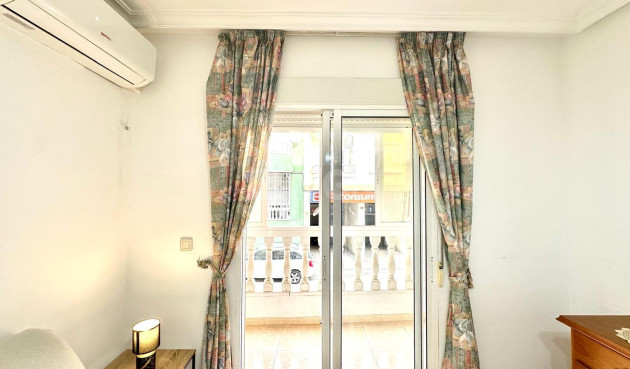 Resale - Apartment / flat - Torrevieja - Centro