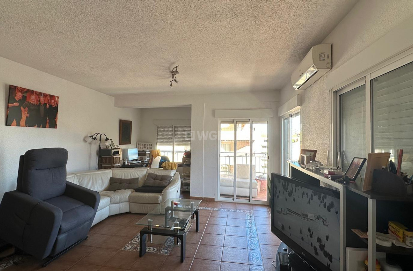 Odsprzedaż - Mieszkanie w bloku - Torrevieja - Estacion De Autobuses