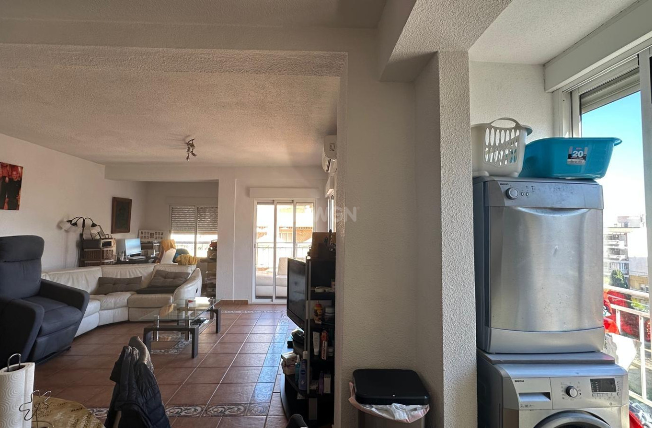 Odsprzedaż - Mieszkanie w bloku - Torrevieja - Estacion De Autobuses