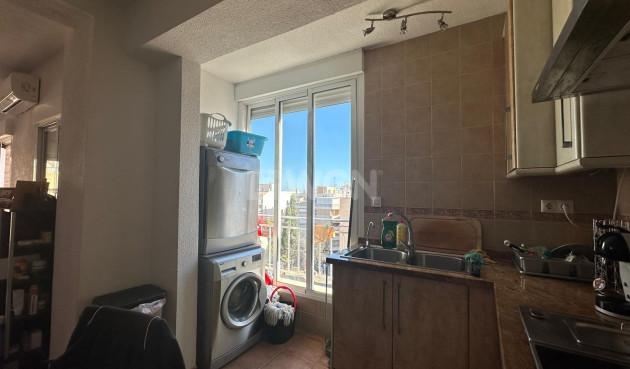 Odsprzedaż - Mieszkanie w bloku - Torrevieja - Estacion De Autobuses