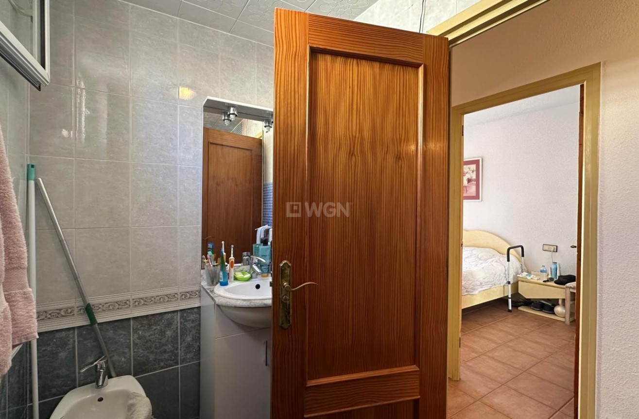 Odsprzedaż - Mieszkanie w bloku - Torrevieja - Estacion De Autobuses