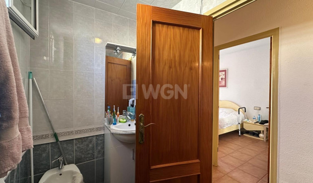 Odsprzedaż - Mieszkanie w bloku - Torrevieja - Estacion De Autobuses