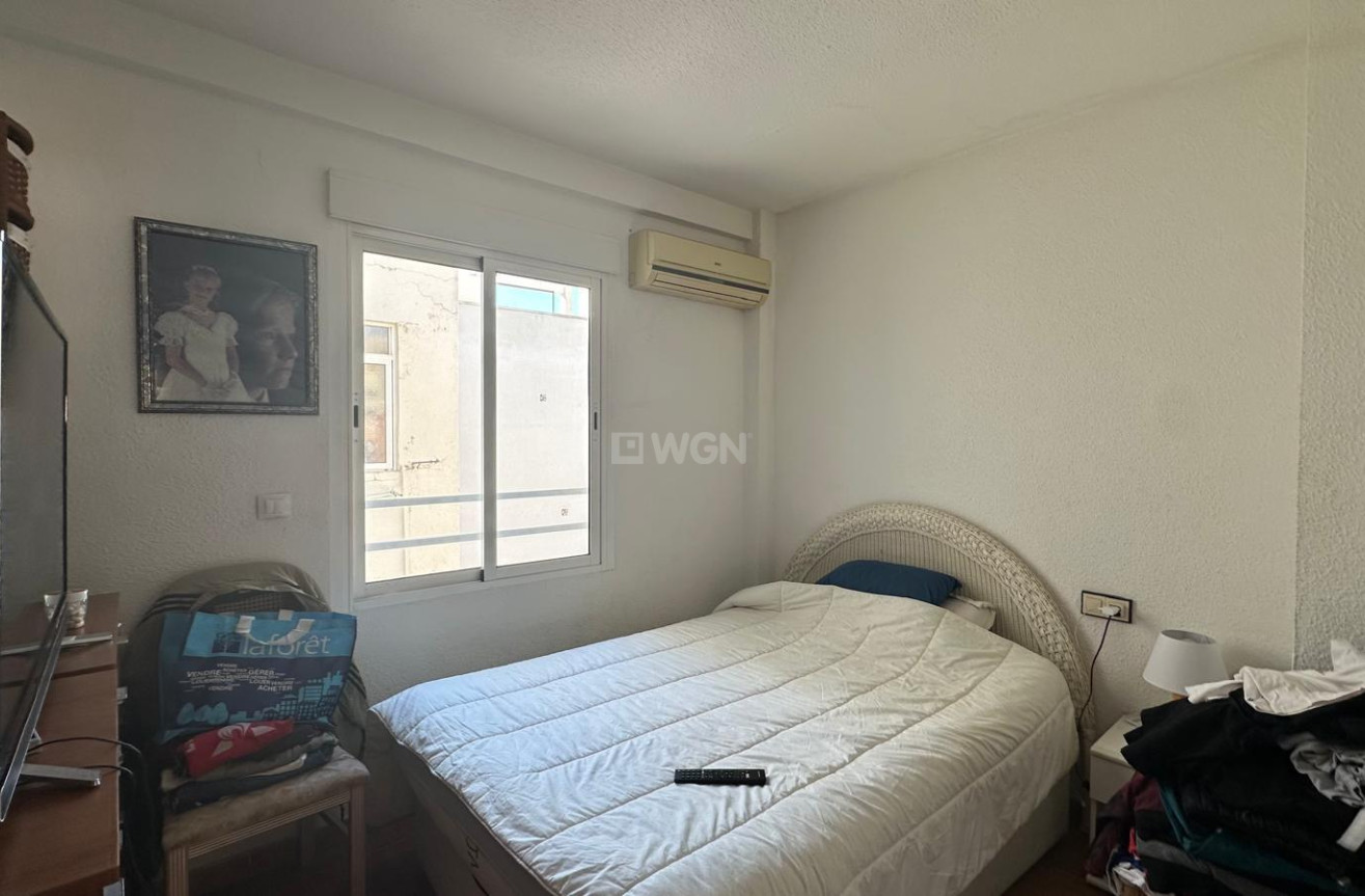 Odsprzedaż - Mieszkanie w bloku - Torrevieja - Estacion De Autobuses