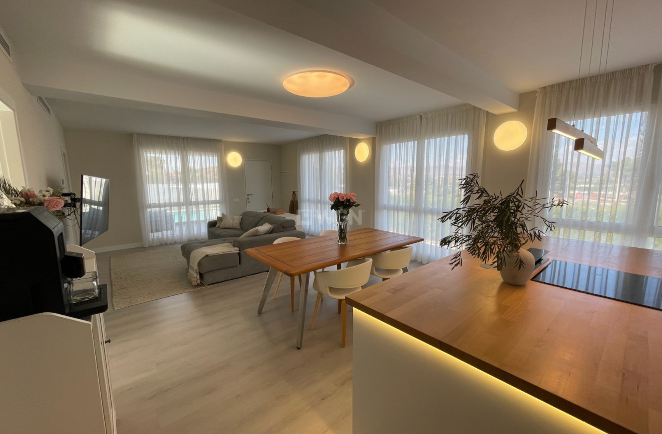 Odsprzedaż - Villa - Orihuela - Inland