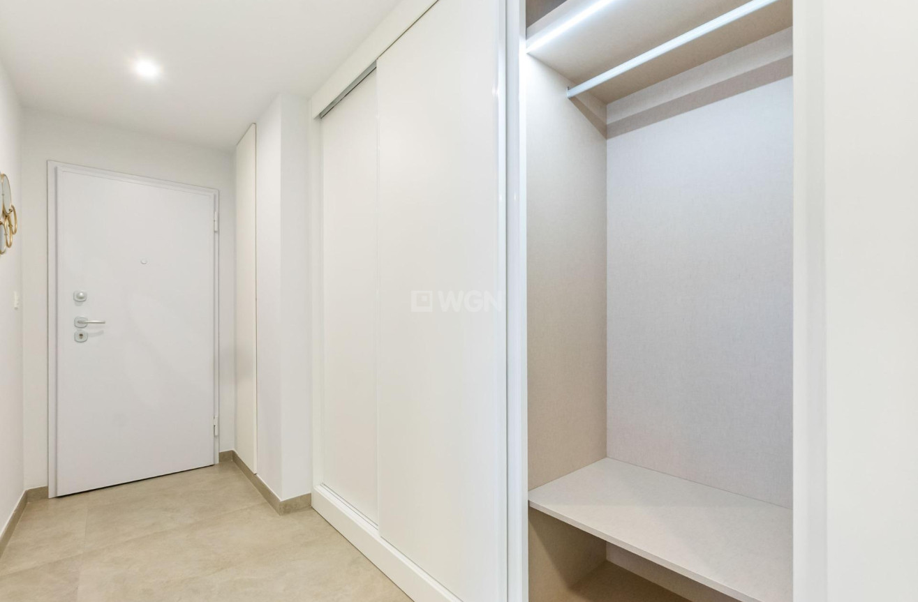 Odsprzedaż - Mieszkanie w bloku - Torrevieja - Playa del Cura