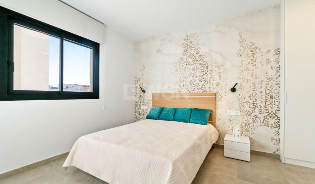 Odsprzedaż - Mieszkanie w bloku - Torrevieja - Playa del Cura