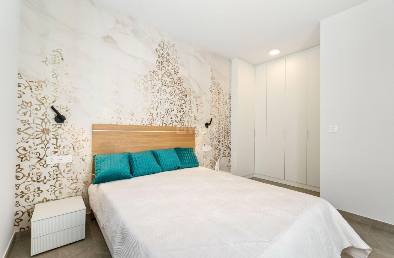 Odsprzedaż - Mieszkanie w bloku - Torrevieja - Playa del Cura