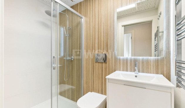 Odsprzedaż - Mieszkanie w bloku - Torrevieja - Playa del Cura