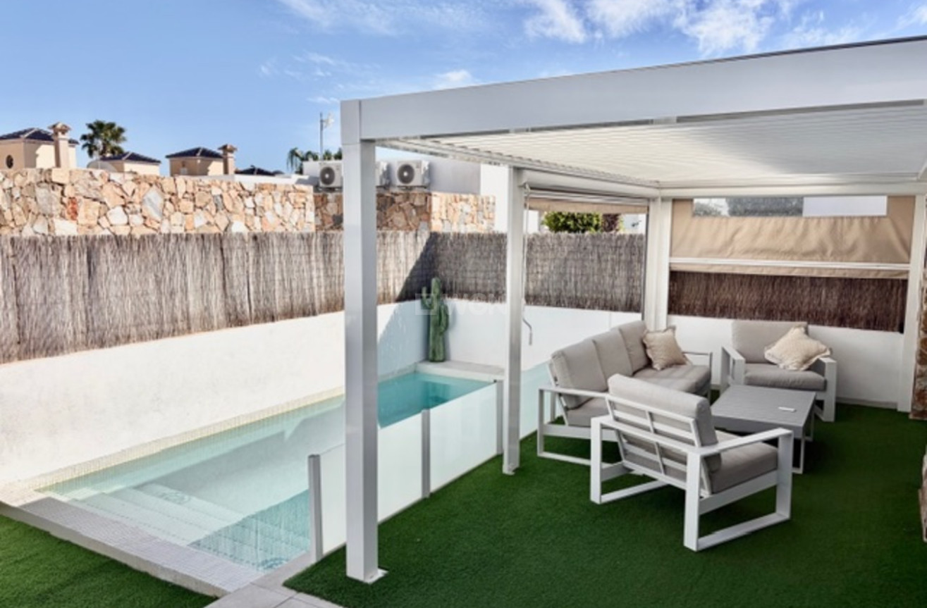 Odsprzedaż - Villa - Cabo Roig - Costa Blanca