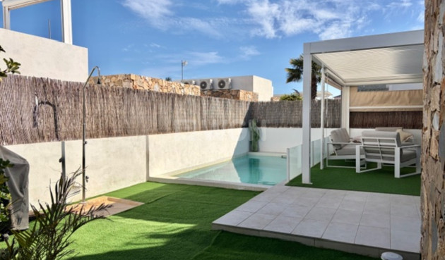 Odsprzedaż - Villa - Cabo Roig - Costa Blanca