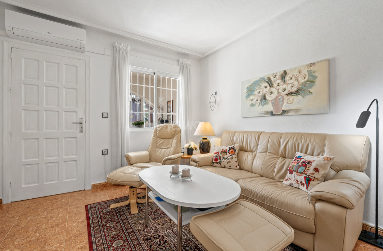 Resale - Villa - La Marina - Costa Blanca