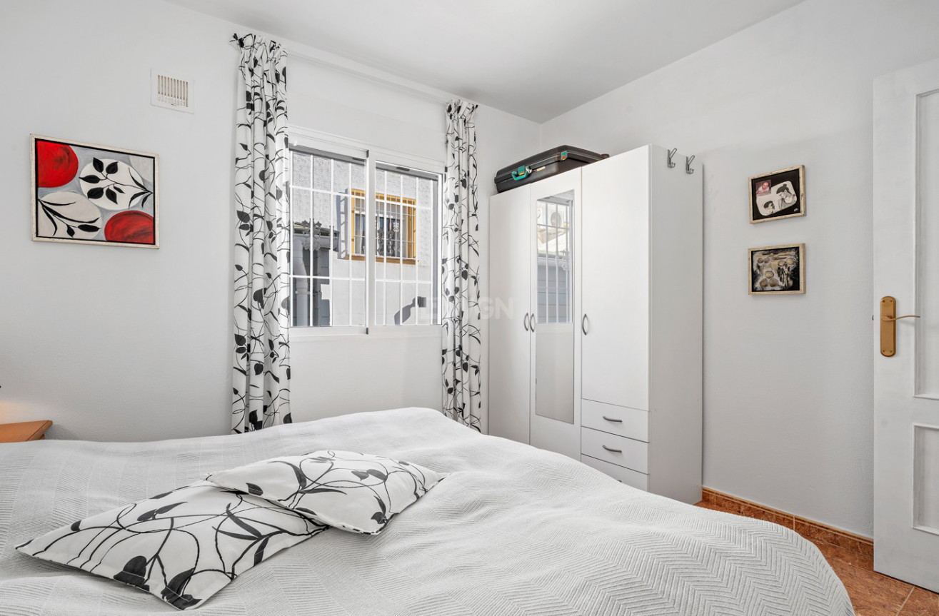 Resale - Villa - La Marina - Costa Blanca