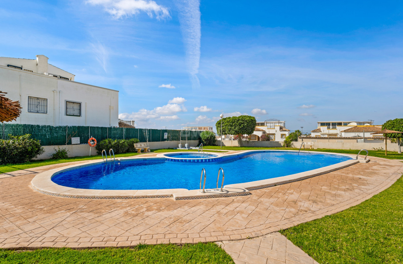 Resale - Villa - La Marina - Costa Blanca