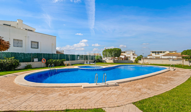 Resale - Villa - La Marina - Costa Blanca