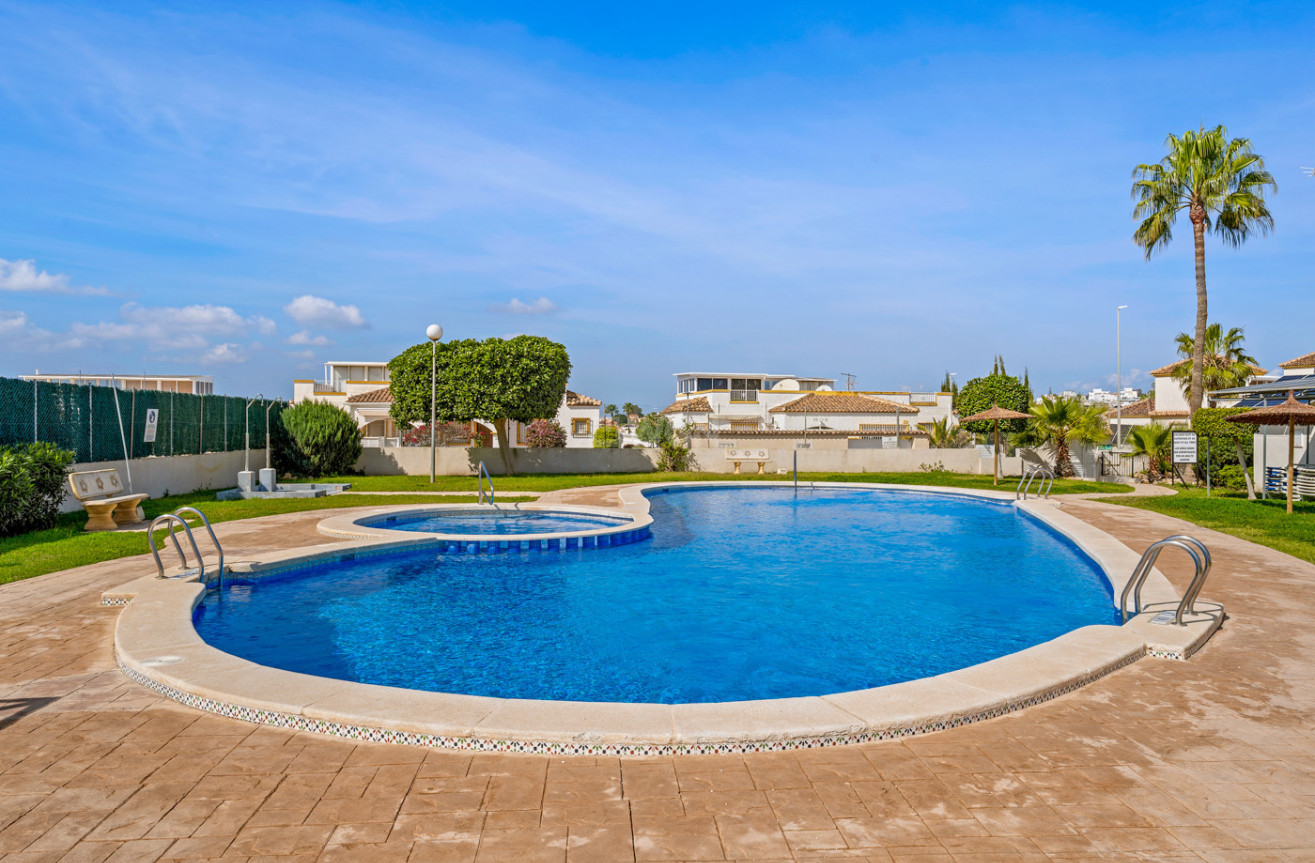 Resale - Villa - La Marina - Costa Blanca