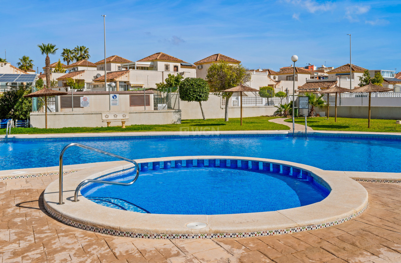 Resale - Villa - La Marina - Costa Blanca
