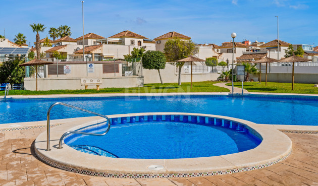 Resale - Villa - La Marina - Costa Blanca