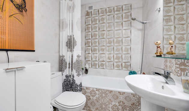 Odsprzedaż - Kamienica - Torrevieja - Costa Blanca