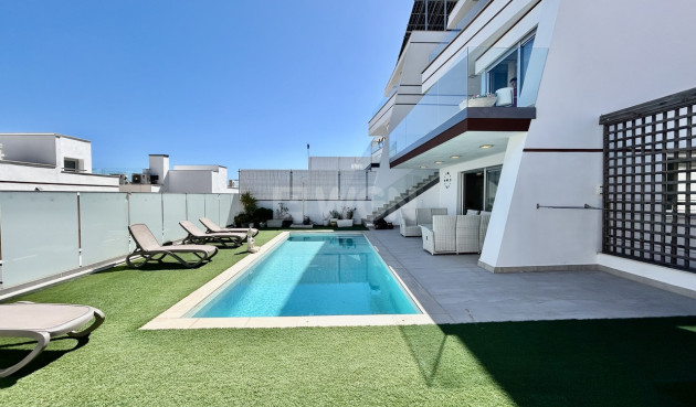 Resale - Villa - Villamartin - Costa Blanca