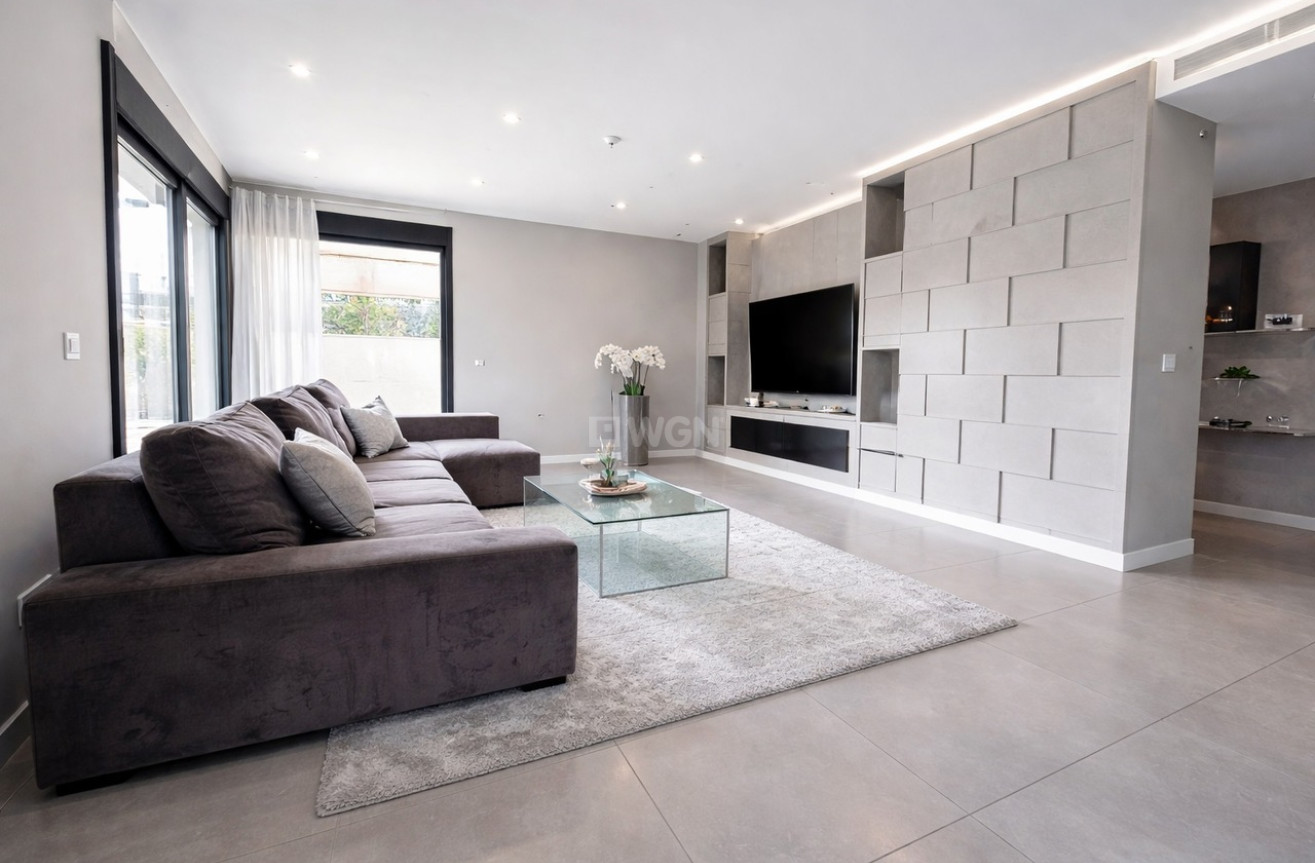 Odsprzedaż - Villa - Los Balcones - Costa Blanca