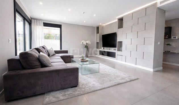 Odsprzedaż - Villa - Los Balcones - Costa Blanca