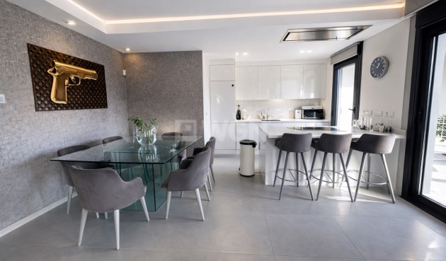 Odsprzedaż - Villa - Los Balcones - Costa Blanca