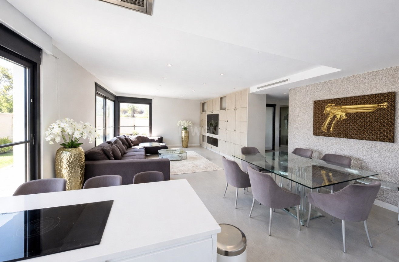 Odsprzedaż - Villa - Los Balcones - Costa Blanca