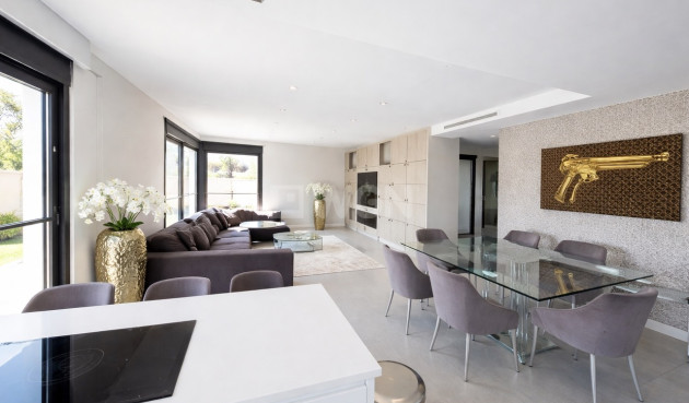 Odsprzedaż - Villa - Los Balcones - Costa Blanca