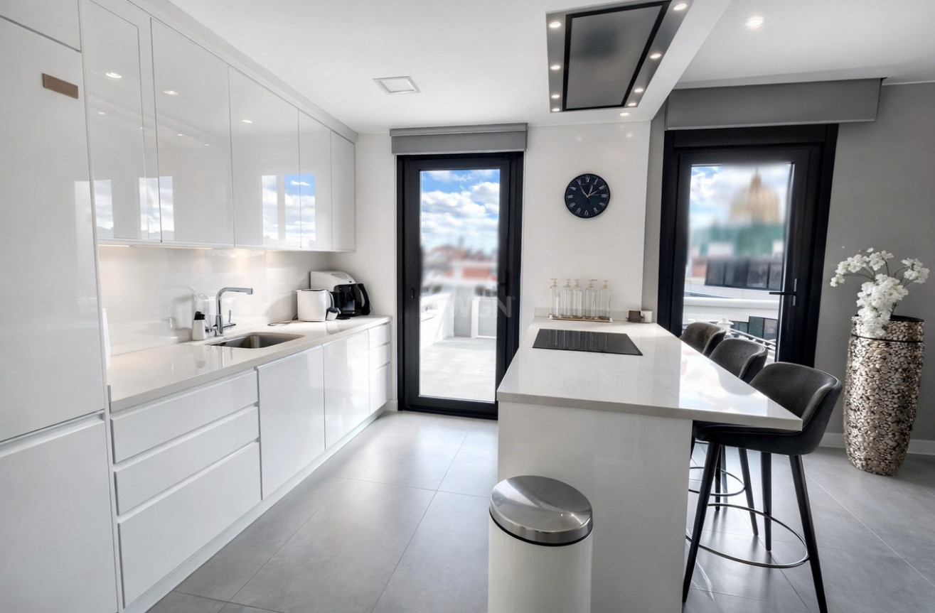 Odsprzedaż - Villa - Los Balcones - Costa Blanca