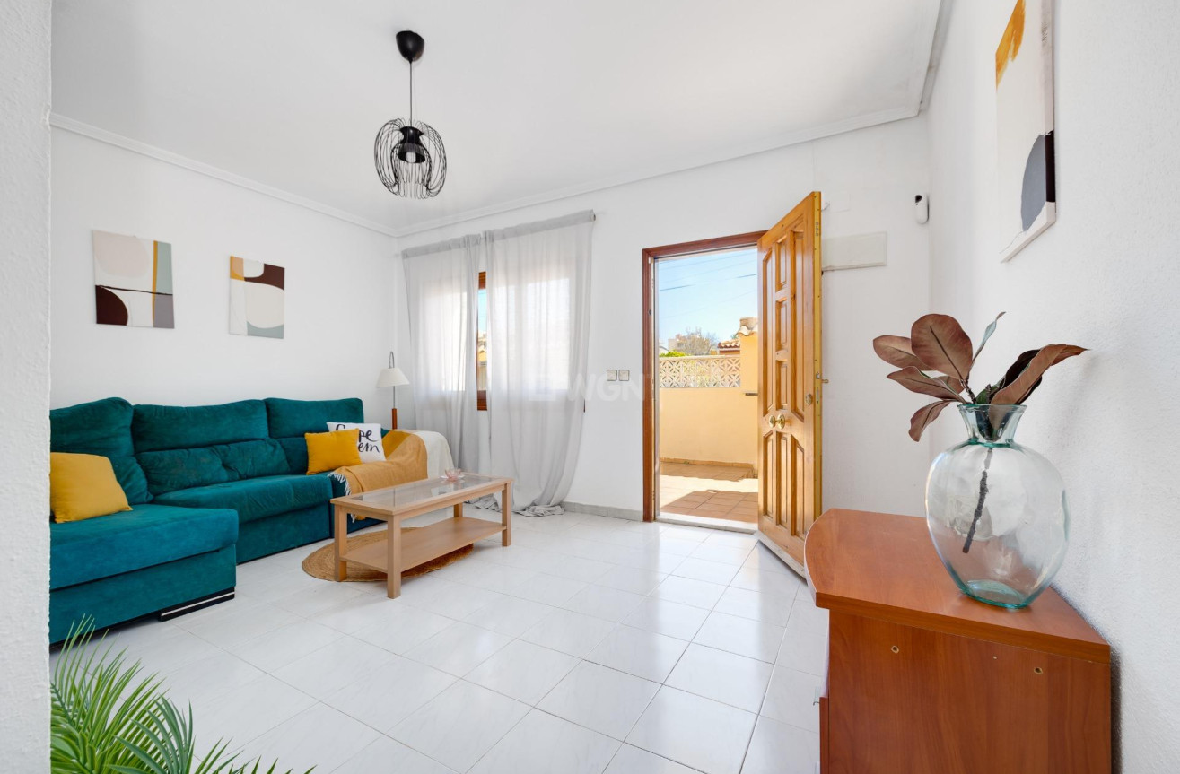 Resale - Villa - Torrevieja - Nueva Torrevieja