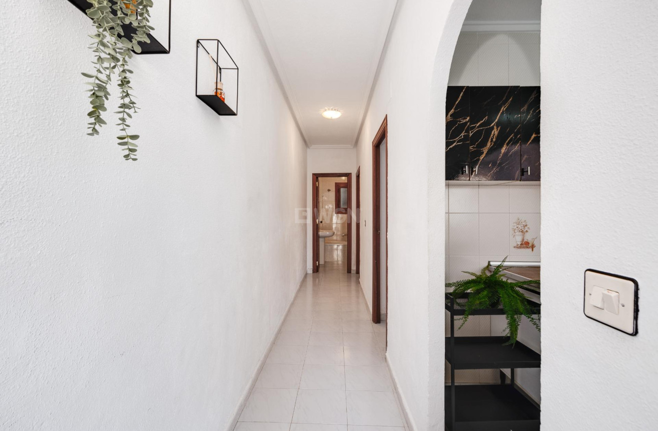 Resale - Villa - Torrevieja - Nueva Torrevieja