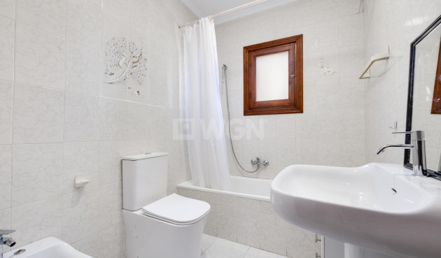 Resale - Villa - Torrevieja - Nueva Torrevieja