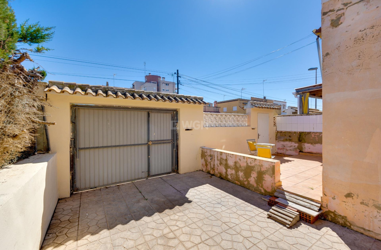 Resale - Villa - Torrevieja - Nueva Torrevieja