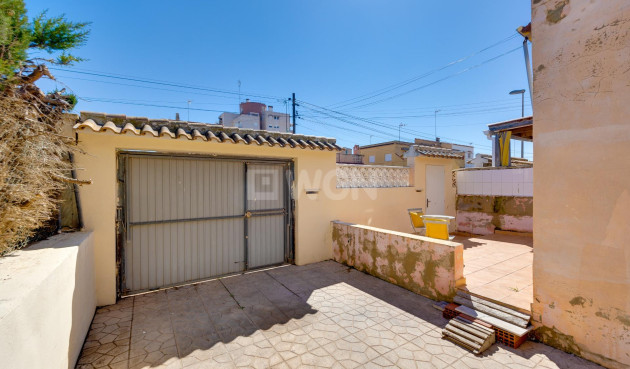 Resale - Villa - Torrevieja - Nueva Torrevieja