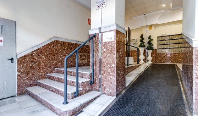 Odsprzedaż - Mieszkanie w bloku - Torrevieja - Centro