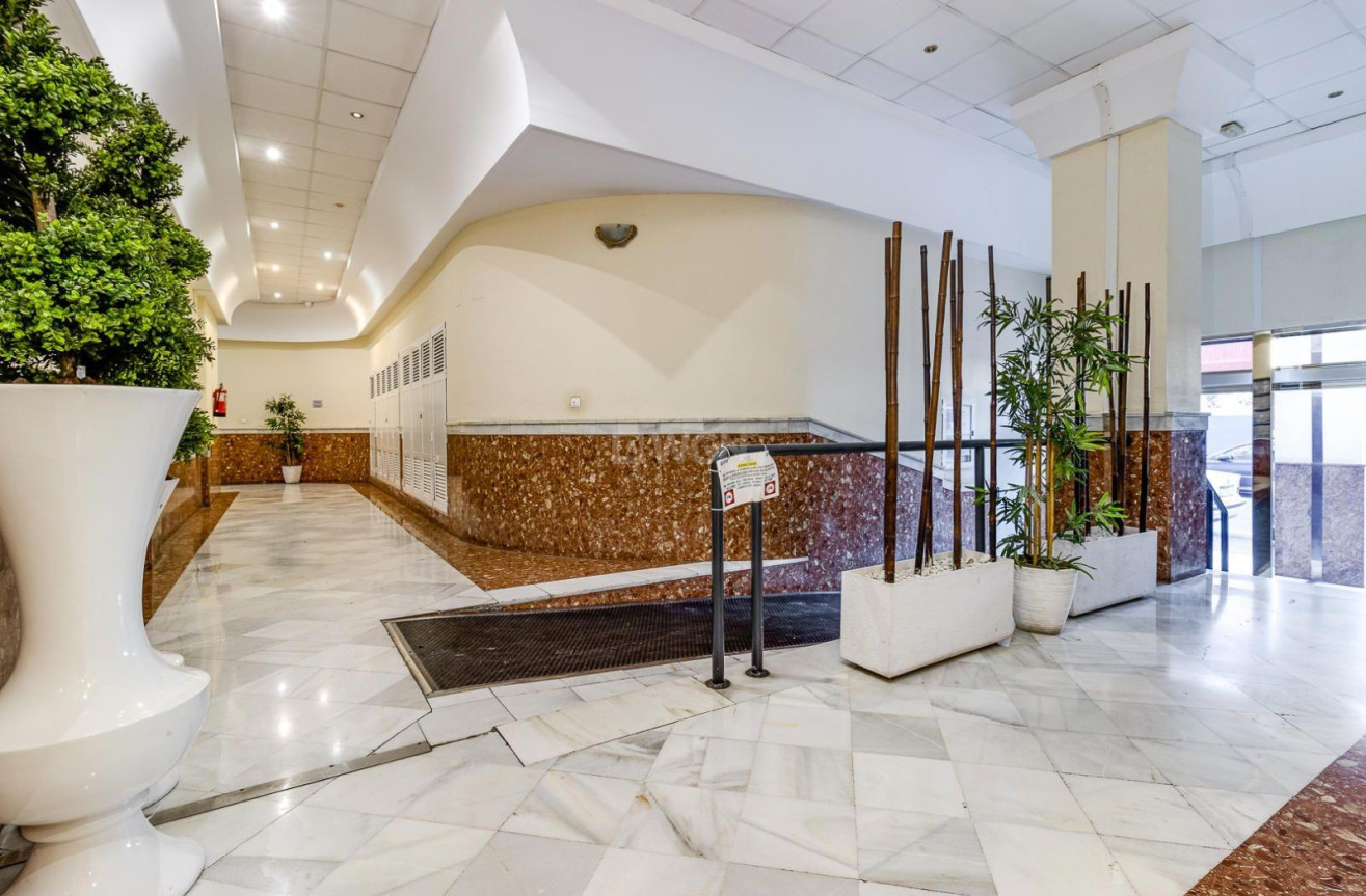 Odsprzedaż - Mieszkanie w bloku - Torrevieja - Centro