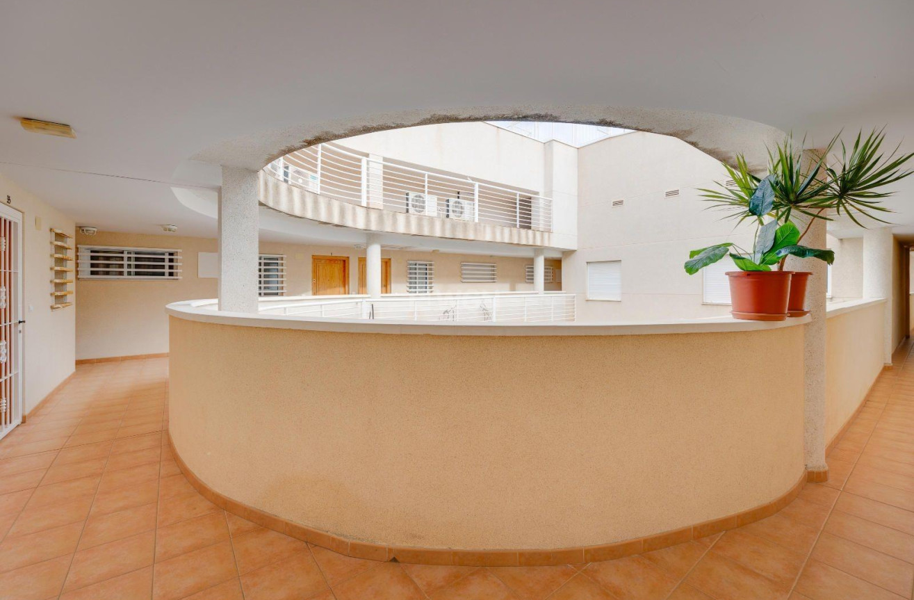 Odsprzedaż - Mieszkanie w bloku - Torrevieja - Centro