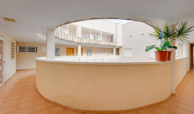 Odsprzedaż - Mieszkanie w bloku - Torrevieja - Centro