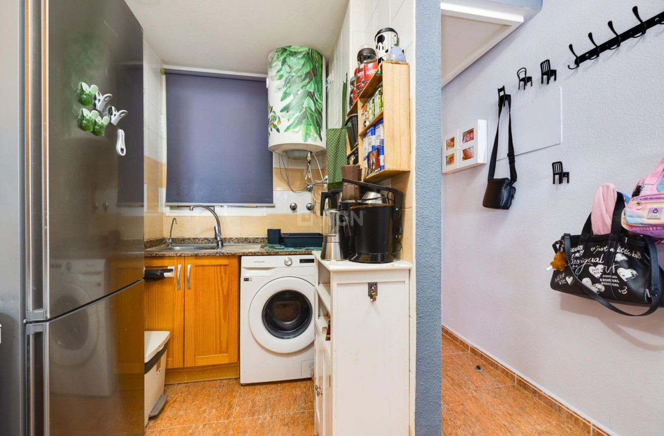 Odsprzedaż - Mieszkanie w bloku - Torrevieja - Centro