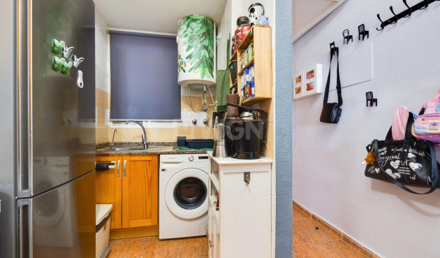 Odsprzedaż - Mieszkanie w bloku - Torrevieja - Centro