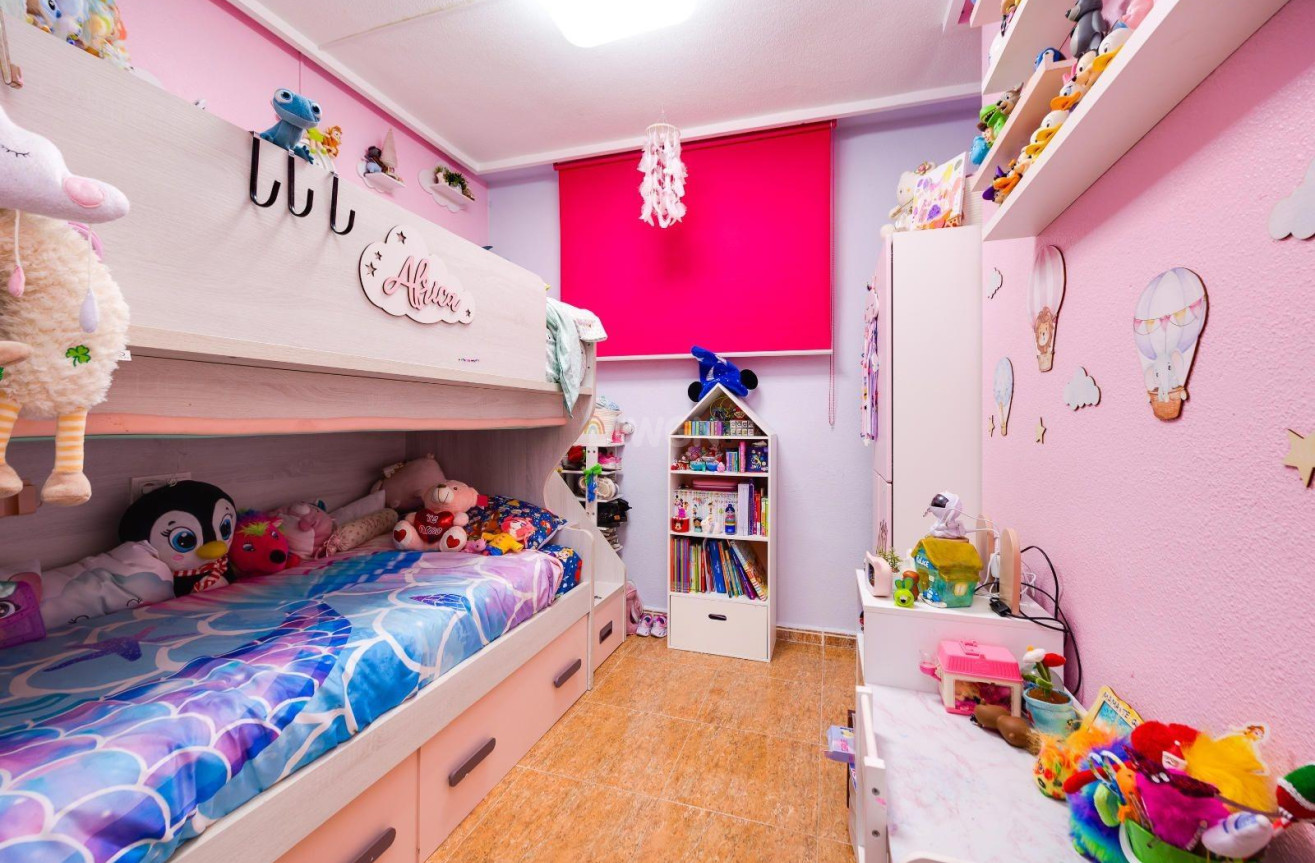 Odsprzedaż - Mieszkanie w bloku - Torrevieja - Centro