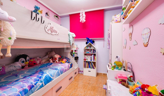 Odsprzedaż - Mieszkanie w bloku - Torrevieja - Centro