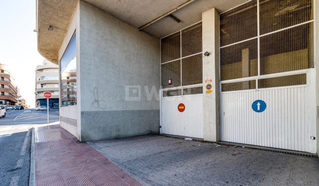 Odsprzedaż - Mieszkanie w bloku - Torrevieja - Centro