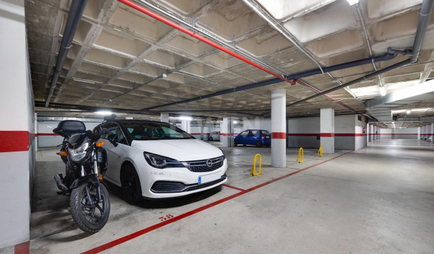 Odsprzedaż - Mieszkanie w bloku - Torrevieja - Centro