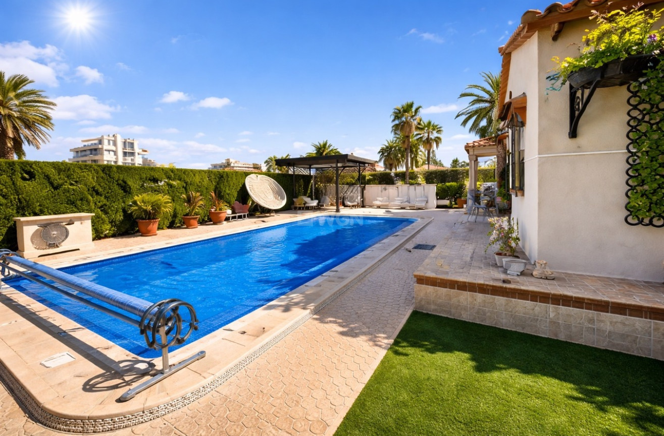 Resale - Villa - Cabo Roig - Costa Blanca