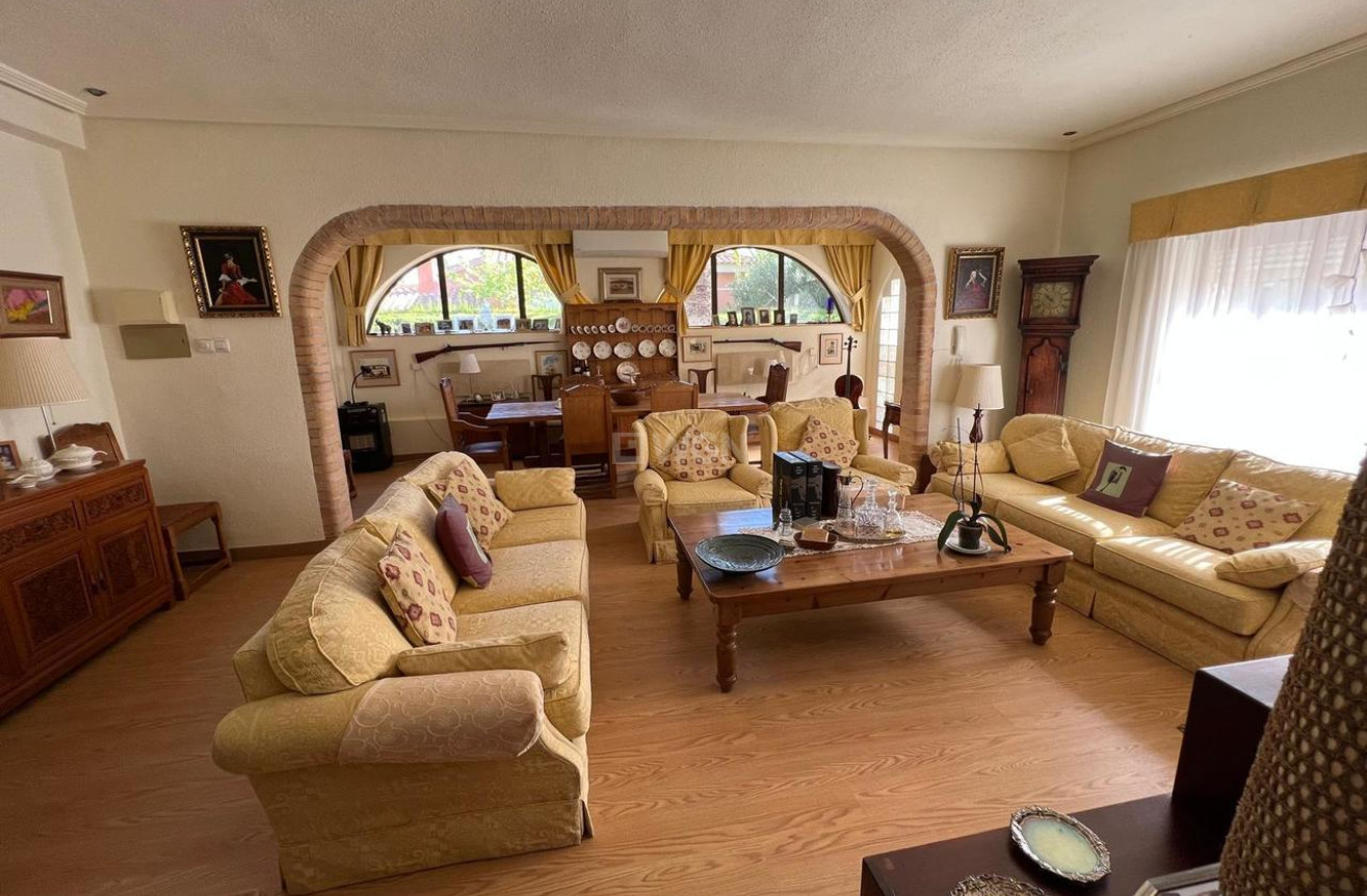 Resale - Villa - Cabo Roig - Costa Blanca